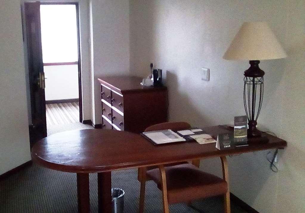 Premier Hotel Regent East London Room photo